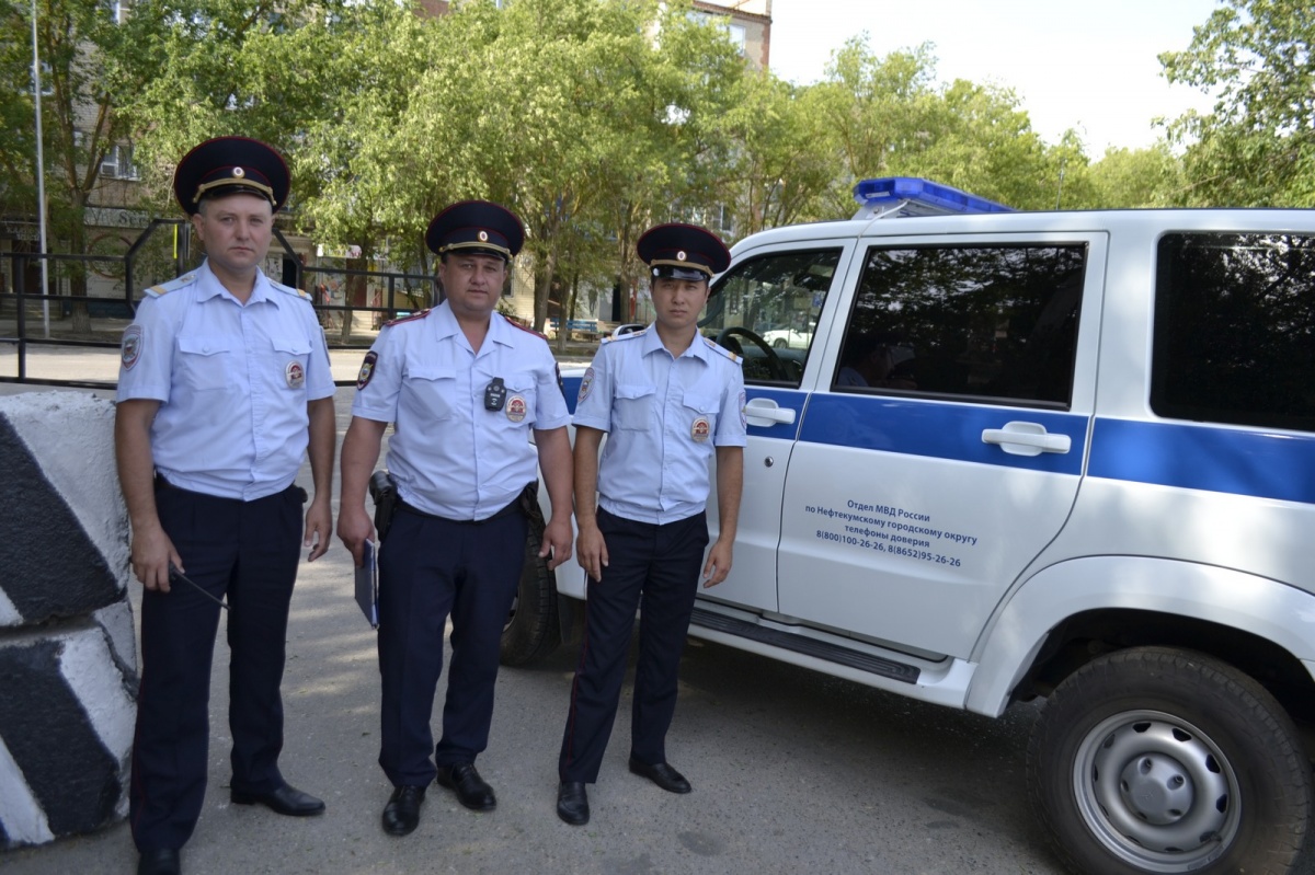 Ставропольские полицейские помогли врачам попасть в дом к пожилой пациентке  | Nevworker