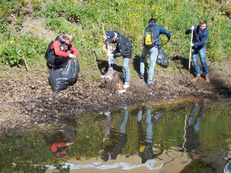 Снять реку. Очистка водоемов от мусора. Уборка реки. Очистка берега реки. Уборка берега реки.