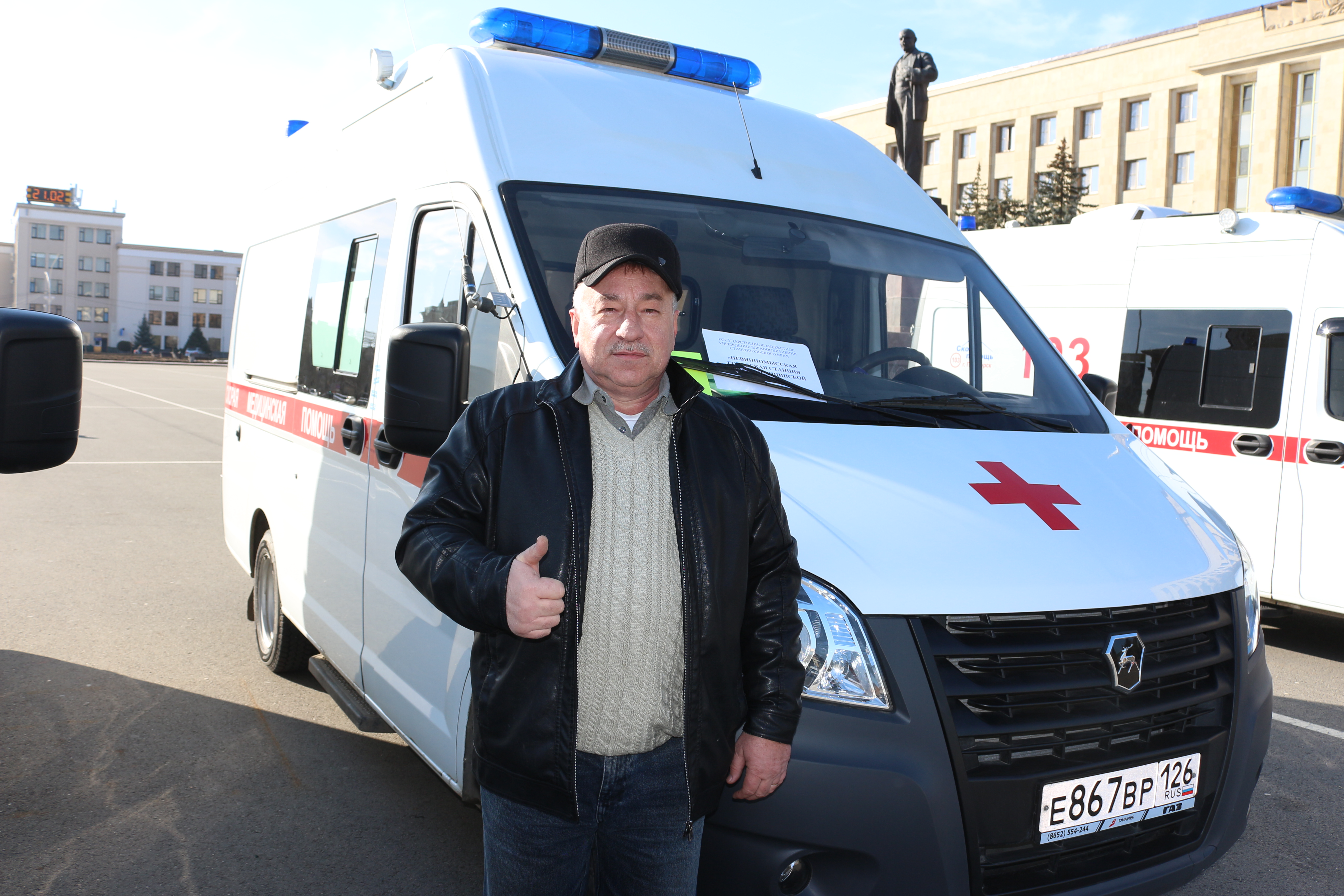 Водитель скорой помощи. Вручение автомобилей скорой помощи. Скорая Ставрополь. Работники скорой помощи. Станция скорой помощи Ставрополь.