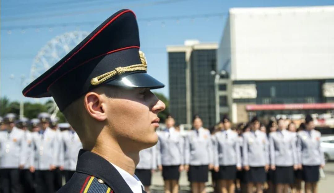 Курсанты полиции. Правоохранительная деятельность. Курсанты правоохранительной деятельности. МВД правоохранительная деятельность. Курсанты МВД.